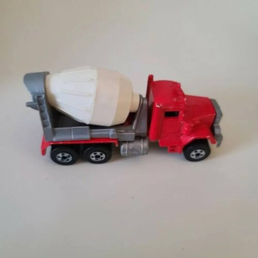 Vintage 1979 Hot Wheels Peterbilt Red Cement Mixer Truck